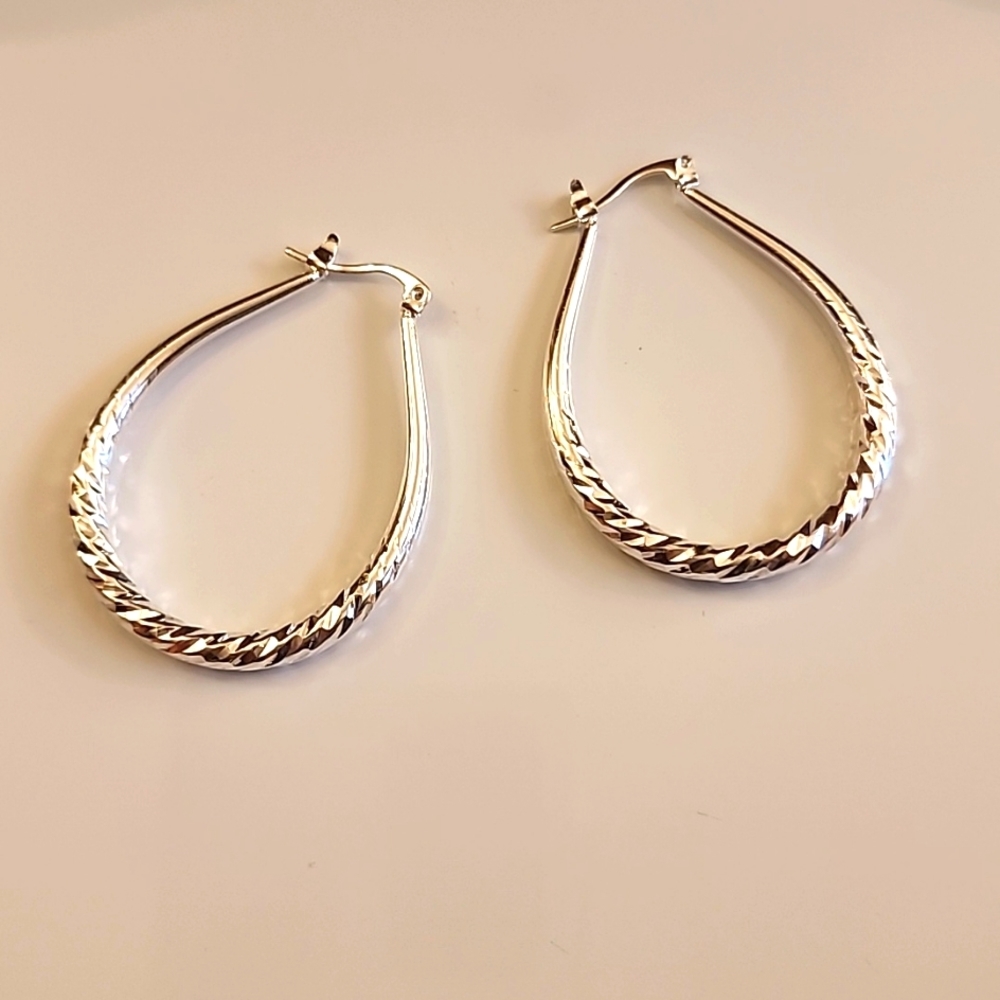 Minimalist  Hoops  Silver tone HP